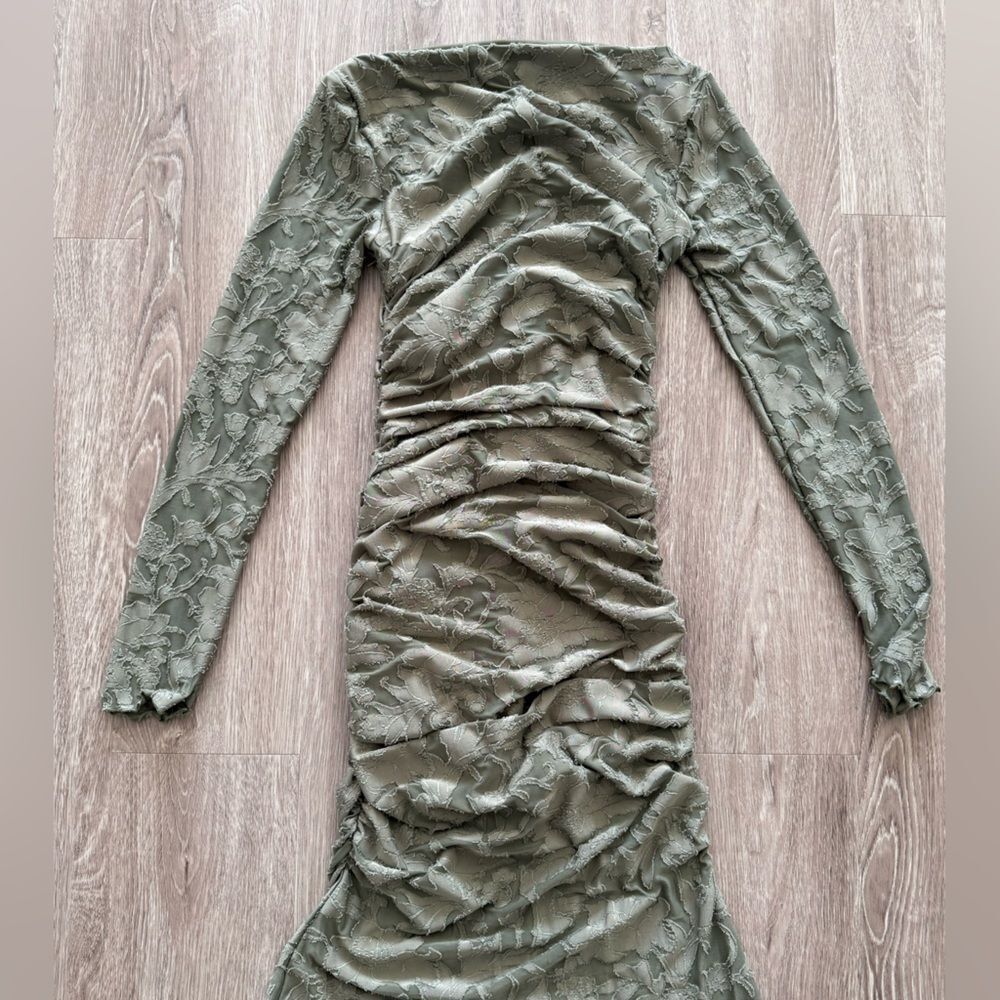 Mermaid Lace Dress - Picture 10 of 11